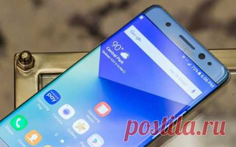 Стоимость Samsung Galaxy Note 5 в России рухнула после презентации Galaxy Note 7 Сразу после анонса флагмана Galaxy Note 7 в России резко снизилась цена его предшественника Galaxy Note 5. По данным Hi Tech Mail, планшетофон с объемом памяти на 64 ГБ уже продается дешевле 40 000 рублей. 2 августа Samsung представила свой новый топовый смартфон Galaxy Note 7, после чего российские ритейлеры начали стремительно снижать цену на предыдущий южнокорейский флагман — Galaxy Note 5. Уже сейчас в…