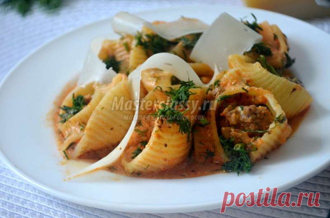Макароны, фаршированные мясным фаршем под соусом: пошаговый рецепт с фото