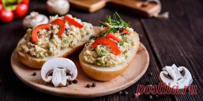 Паштет из куриной грудки с грибами и яйцами: рецепт - Лайфхакер