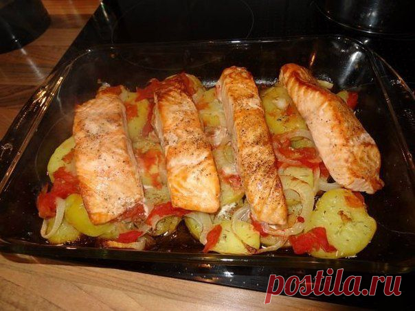 Лосось с картофелем, запечённый в духовке - Простые рецепты Овкусе.ру