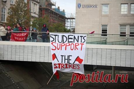 В десятках университетов Европы прошли протесты из-за глобальной проблемы. В десятках школы и университетов Европы прошли протесты из-за глобальной проблемы изменения климата. Студенты устраивали акции под лозунгом «Конец ископаемому топливу: оккупируй!» в учебных заведениях, закрываясь в кабинетах. Подобное произошло в нескольких городах Германии, Испании, Чехии и в Великобритании.