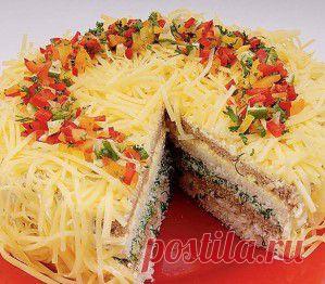 Бутербродный торт с курицей и сыром.
