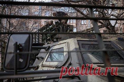 В ЛНР заявили о переброске резервов ВСУ с запада Украины в Донбасс. Из-за тяжелого положения Киев перебрасывает в Донбасс резервы с херсонского, харьковского направлений и западной Украины, заявил заместитель командующего второго гвардейского Луганско-Северодонецкого армейского корпуса (АК) Апты Алаудинов. Накануне в ЛНР сообщили о потере ВСУ 200 человек за сутки под Кременной.