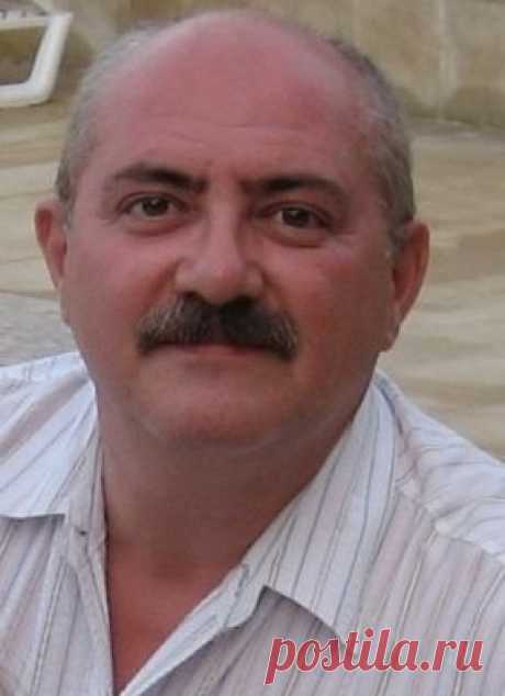 ЛЮБИТЕ И ЖАЛЕЙТЕ ДРУГ ДРУГА СЕЙЧАС!!! ДОРОЖИТЕ ДРУГ ДРУГОМ!
МЕНЬШЕ МГНОВЕНИЯ Эльдар Ахадов
Я пришёл в этот мир, как и все люди,  на очень-очень короткое время. В сравнении со сроком жизни Вселенной оно – меньше мгновения. В сравнении с вечностью – и вовсе почти ничто.  
f228.jpg (285×393)