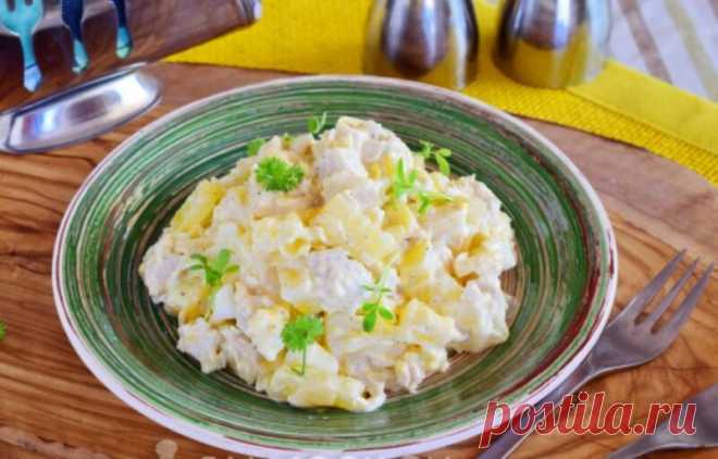 Гавайский Салат С Курицей И Ананасами Очень вкусный, сочный, и нежный гавайский салат с курицей и ананасами. Салатик готовится очень просто, получается очень сытным.