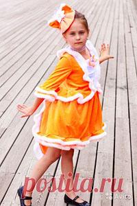 Если вы любите птичек, то почему бы не пойти на маскарад или другой театрализованный праздник в костюме одной из них, например, такой яркой и запоминающейся птички-невелички, как канарейка или кенар. А эти стихи-визитки помогут вам представить и защитить перед жюри и зрителями создаваемый образ.