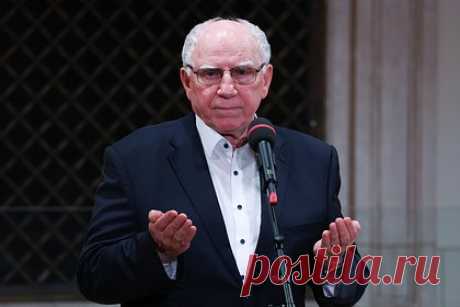 Актер Баринов назвал причины желания артистов снять с себя статусы иноагентов. Народный артист России Валерий Баринов рассказал, почему некоторые артисты хотят снять с себя статусы иностранных агентов. По словам актера, звездам тяжело жить и развивать карьеру за границей, а потому они хотят вернуться в Россию, однако не совсем понимают, как это можно сделать.
