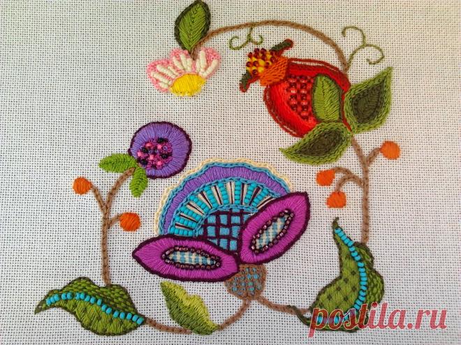 Якобинская вышивка

Начиналась как вышивка шерстью, затем превратилась в изысканное вышивание шелком. Но цветочные орнаменты сохранились