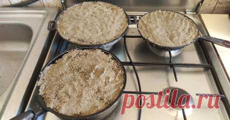 Как очистить сковороду от нагара с помощью простого песка Как новенькая.