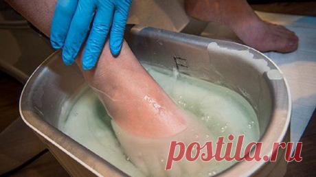 Грибок отсохнет с корнем! Возьми да намажь ноги обыкновенной… Это 100 % есть на твоей кухне. Лучшее средство против грибка на ногах и любых других грибковых заболеваний это, конечно же, диета. Почему у многих людей грибок появляется вновь и вновь? Потому что врач часто назначает препараты, способные убрать симптомы заболевания и наружные его