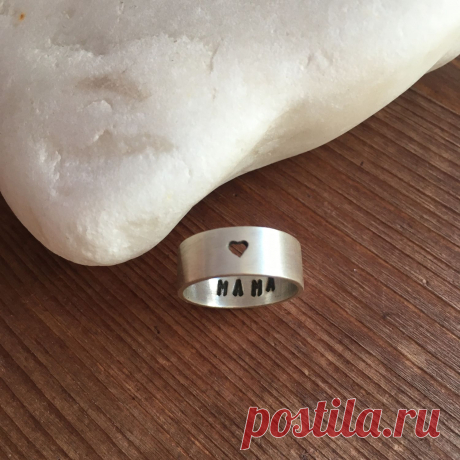 Колечко для тех, кто любит!


Кольцо сделано полностью вручную, начиная с плавки серебра.