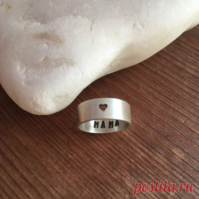 Колечко для тех, кто любит!


Кольцо сделано полностью вручную, начиная с плавки серебра.