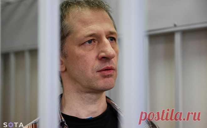Журналиста RusNews приговорили к семи годам за «фейки» об армии. Роман Иванов из Королёва получил семь лет колонии за посты, в которых шла речь о событиях в Буче, кадры откуда Минобороны назвало постановкой. Ранее в Барнауле срок по делу о «фейках» получила журналистка RusNews Мария Пономаренко