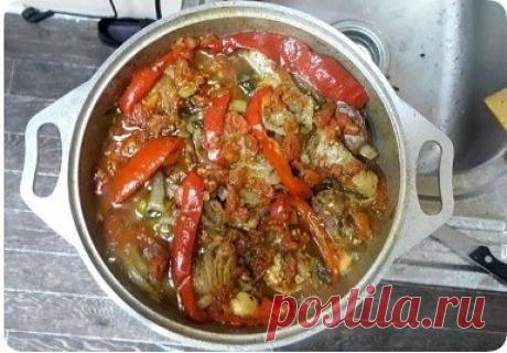 Армянское блюдо – хашлама из говядины 
Ингредиенты   
- говядина, 1 кг (грудинка) 
- картофель, 600-900 г 
- помидор, 5 шт. 
- болгарский перец, 2 шт. 
- луковица, 2 шт. 
- чеснок 
- зелень 
- черный перец 
- соль