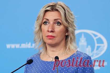 Захарова указала на нарушение Конституции властями Украины. Искоренение русского языка на Украине нарушает Конституцию страны. Такой позицией поделилась официальный представитель Министерства иностранных дел России Мария Захарова. Она напомнила о статье 10, согласно которой на Украине гарантируется развитие, использование и защита русского и других языков нацменьшинств.