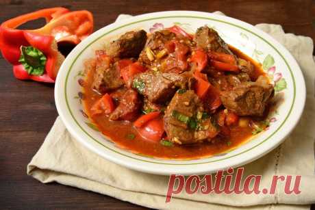 Гуляш из говядины с болгарским перцем - рецепт RussianFood