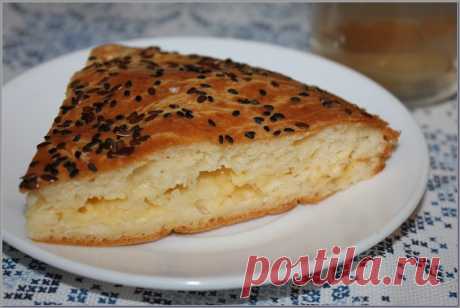 Быстрый пирог с сыром (из теста на сметане)