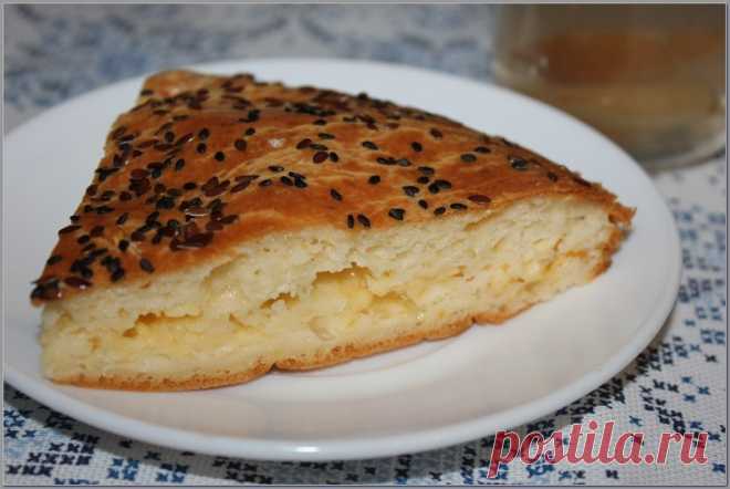 Быстрый пирог с сыром (из теста на сметане)