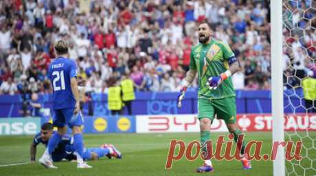 Арбитр Федотов заявил, что Италия может потребовать переигровки матча Евро со Швейцарией. Бывший арбитр Российской премьер-лиги (РПЛ) Игорь Федотов заявил, что сборная Италии может потребовать переигровки матча 1/8 финала чемпионата Европы — 2024 с командой Швейцарии. Читать далее