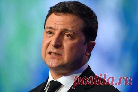 Американский разведчик предупредил об опасности третьей мировой. Планы президента Украины Владимира Зеленского втянуть НАТО в военный конфликт с РФ могут обернуться третьей мировой войной, заявил офицер разведки морской пехоты США в отставке Скотт Риттер. «США придется атаковать Россию, а если НАТО начнет бомбардировки, то это уже будет начало третьей мировой войны», — сказал он.