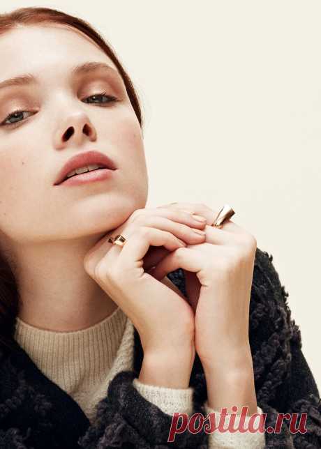 KATIE THOMPSON : Photo