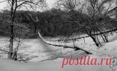 Навесной мост в селе Хотылево, Брянская область. Автор фото – Алексей Платонов: nat-geo.ru/photo/user/119902/.А, говорят, что такое есть только в Азии....