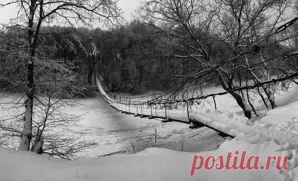 Навесной мост в селе Хотылево, Брянская область. Автор фото – Алексей Платонов: nat-geo.ru/photo/user/119902/