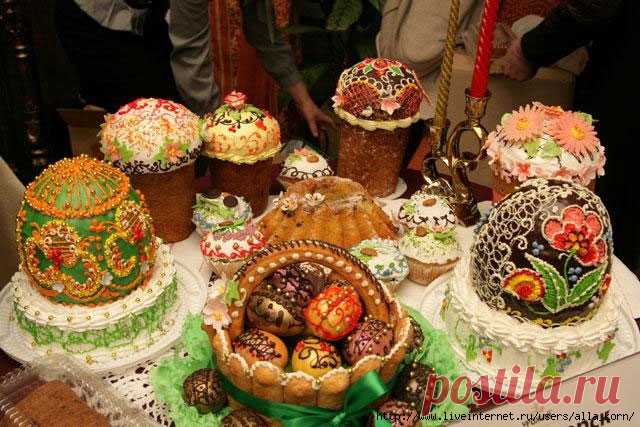 Пасхи и куличи.