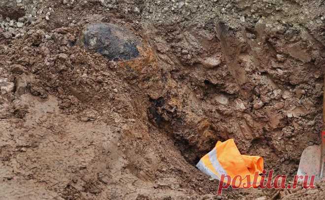 В Дрездене эвакуировали 15 тыс. человек из-за бомбы времен Второй мировой. В городе Дрездене на востоке Германии нашли неразорвавшуюся бомбу времен Второй мировой войны во время строительных работ.