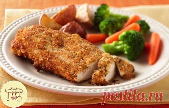 Куриное филе в сухариках
Ингредиенты:
 2 кусочка филе
 панировочные сухари
 соль
Приготовление:
2 кусочка филе от разделки грудки аккуратно нарезать поперек волокон под наклоном 45 град ножом на небольшие кусочки примерно 1 см толщиной.Отбить слегка с 2-х сторон тыльной стороной ножа или молоточком(тупым концом). Посолить по вкусу и обвалять в сухарях. Кусочки получаются разные по размеру. 
Но это не страшно.Выложить кусочки на разогретую с растительным маслом сковородку и слегка обжарить на
