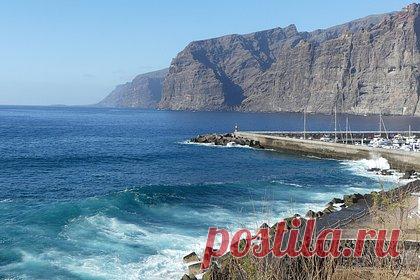 Туристы были смыты волной во время отдыха на пляже в Европе и не выжили