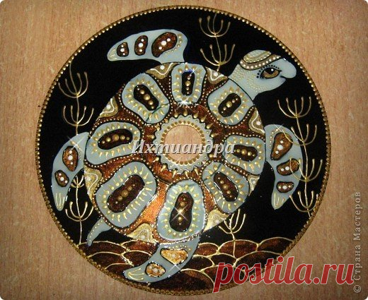 Точечная роспись CD дисков - Эфария CD диски на сегодняшний день используются очень редко по своему прямому назначению, но мастерицы не опускают руки и отпускают фантазию в свободный полет. Так например некоторые придумали использовать точечную роспись на дисках для украшения интерьера. Смотрим, любуемся, вдохновляемся. Источник ВК Какой вид декора своими руками Вам нравится? [social_votes] Все эти мастер-классы можно найти на нашем