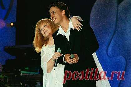 Пугачевой и Галкину предрекли лишение всей недвижимости за рубежом. Певица Алла Пугачева и ее муж, юморист Максим Галкин (внесен в реестр физлиц, выполняющих функции иноагента) потеряют все свое жилье за рубежом. Такое будущее звездам предрек член комитета Госдумы по бюджету и налогам Евгений Федоров, его слова привел Telegram-канал Shot.