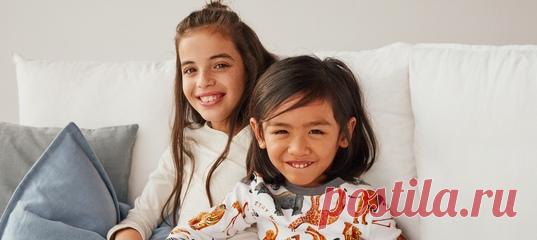 Лето — это всегда пора веселья! Взгляните на модели из нашей новой детской коллекции Emma Jayne x HM, которые обязательно подарят вашим маленьким непоседам не только удобство, но и прекрасное настроение. Уже на hm.com! 🤩❤ #HMKids