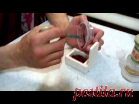 Как хранить мотыля для рыбалки - видео онлайн. Сайт Новосибирских рыбаков Друзья, в зимней рыбалки наживка играет немаловажную роль, а значит качество этой наживки - должно быть на высоте! Как хранить мотыля для рыбалки? Этим вопросом задаются многие любители зимней рыбалки, поэтому предлагаю вам посмотреть один из многих способов хранение мотыля достаточно долгое время.