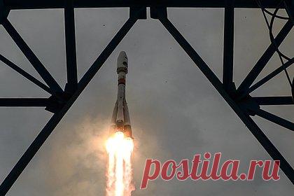 Россия запустила «Союз» с военным спутником. Воздушно-космические силы России провели пуск ракеты-носителя «Союз-2.1б» с военным спутником с космодрома Минобороны России Плесецк, сообщили в военном ведомстве. Пуск состоялся в 11 часов 48 минут. В конце ноября на орбиту вышел российский аппарат, который также запустили с Плесецка.