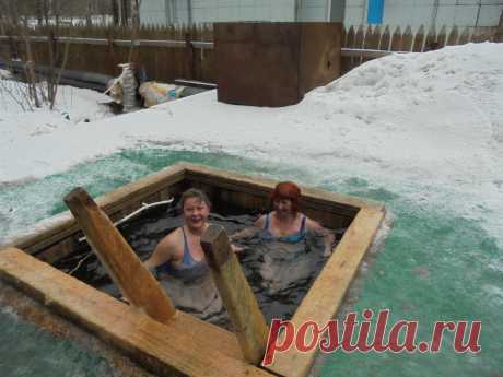 После бани в ледяную воду-прелесть...