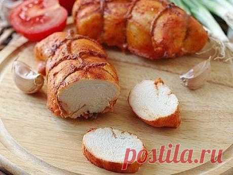 3 РЕЦЕПТА КУРИНОЙ ПАСТРОМЫ

Куриная пастрома
Ингредиенты:
куриная грудка – 2 шт
молоко – 1/2 стакана
вода – 1/2 стакана
соль – 1,5 ч. ложки
паприка молотая – 2 ч. ложки
чили молотый – 1 ч. ложка
мёд жидкий – 1 ч. ложка
кориандр молотый – 1/2 ч. ложки
мускатный орех молотый – 1/4 ч. ложки
куркума – 1/4 ч. ложки
соевый соус – 1/2 ч. ложка
масло оливковое – 3 ст. ложки
чеснок – 2 зубчика
1. Куриные грудки осторожно разрезать в пласт. Замочить на ночь в рассоле: вода молоко со...