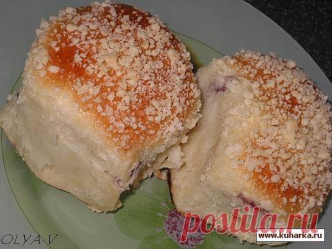 Булочки с наполнителем и посыпкой.