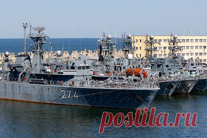 Румыния обвинила Россию в глушении GPS-связи на кораблях. Россия глушит GPS-связь на кораблях в территориальных водах Румынии, что создает риск столкновений между судами. Об этом заявил начальник штаба армии генерал Даниэль Петреску. Он также добавил, что из-за боевых действий растет нестабильность на границах НАТО, так как возможны инциденты с ошибочным падением ракет.