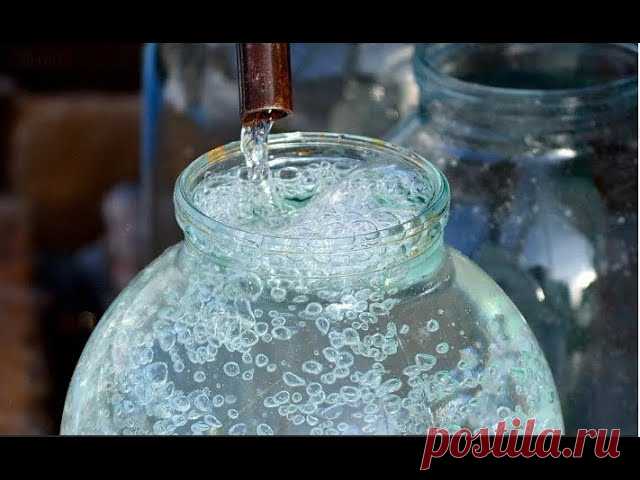 Куда девать прошлогоднюю Крещенскую воду ? У многих остается крещенская вода с прошлого года. Что с ней делать ?