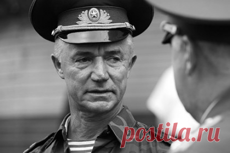 Умер командовавший 9-й ротой в Афганистане генерал-полковник. На 72-м году жизни умер герой Советского Союза генерал-полковник Валерий Востротин. Об этом стало известно «Коммерсанту» во вторник, 13 февраля. По информации «Ъ», Востротин командовал 9-й парашютно-десантной ротой 345-го гвардейского полка в Афганистане. Биографию генерала использовали в фильме «9 рота».