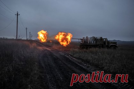 В российском селе частично пропал свет после обстрела со стороны Украины. В селе Козино Рыльского района Курской области нарушено электроснабжение после обстрела со стороны Вооруженных сил Украины (ВСУ), сообщил глава региона Роман Старовойт. Попавший под обстрел населенный пункт находится менее чем в километре от российско-украинской границы.