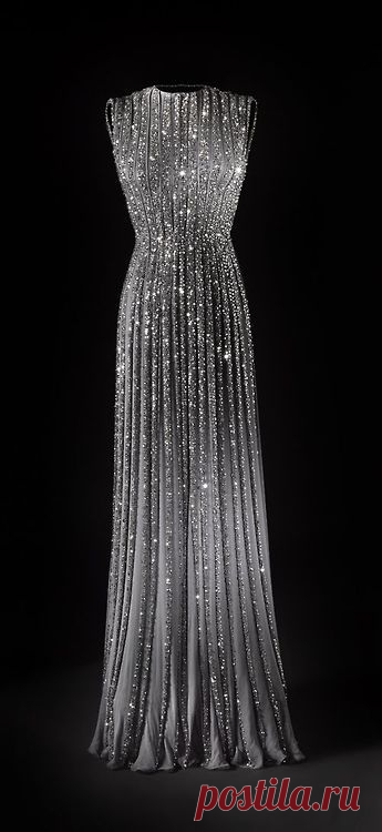 (146) 1940s....Oh my goodness....Oh my...I love this dress....WOW | moda