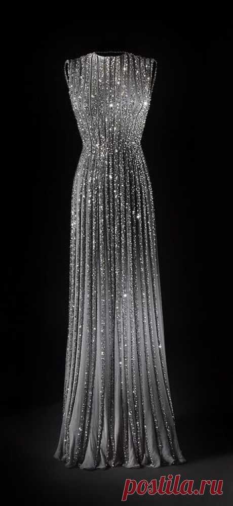 (146) 1940s....Oh my goodness....Oh my...I love this dress....WOW | moda