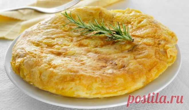 Омлет с сыром и хлебом
