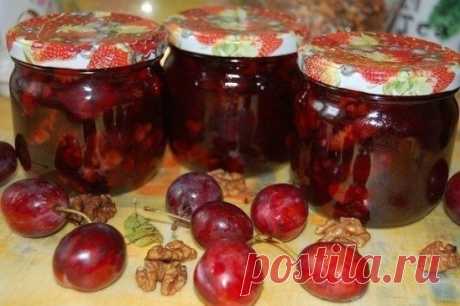 Джем из сливы с грецкими орехами
Юлия Кондакова
1 кг сливы
100 г грецкого ореха
1,2 стакана воды
900 г сахара
орехи предварительно залить кипятком минут на 10(распаренные они лучше впитают в себя сироп)
из слив удалить косточки, добавить воду и проварить до размягчения (минут 10), затем сахар и орехи и варить до готовности на маленьком огне при помешивании еще минут 40. Горячий джем разлить по банкам и закрыть.
***************************************
ТАК ЖЕ СМОТРИТЕ ЛУЧШИЕ...