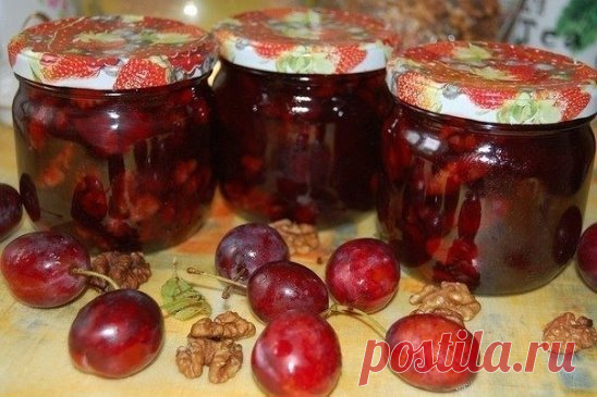 Джем из сливы с грецкими орехами
Юлия Кондакова
1 кг сливы
100 г грецкого ореха
1,2 стакана воды
900 г сахара
орехи предварительно залить кипятком минут на 10(распаренные они лучше впитают в себя сироп)
из слив удалить косточки, добавить воду и проварить до размягчения (минут 10), затем сахар и орехи и варить до готовности на маленьком огне при помешивании еще минут 40. Горячий джем разлить по банкам и закрыть.
***************************************
ТАК ЖЕ СМОТРИТЕ ЛУЧШИЕ...