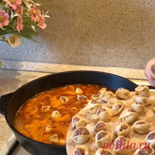 Всем привет ❤️

Для теста:
Мука-300гр.
Вода-100мл.
Соль-0,5ч.л.
1 яйцо
1ст.л. растительного масла 

Для начинки: 
Фарш
Лук 
Специи

Для супа:
Лук-1шт.
Морковь-1шт.
Картофель-3шт.
Помидор без кожицы-2шт.
Специи.
