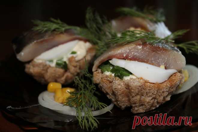 Селедка в хлебной корзиночке(моя готовка)